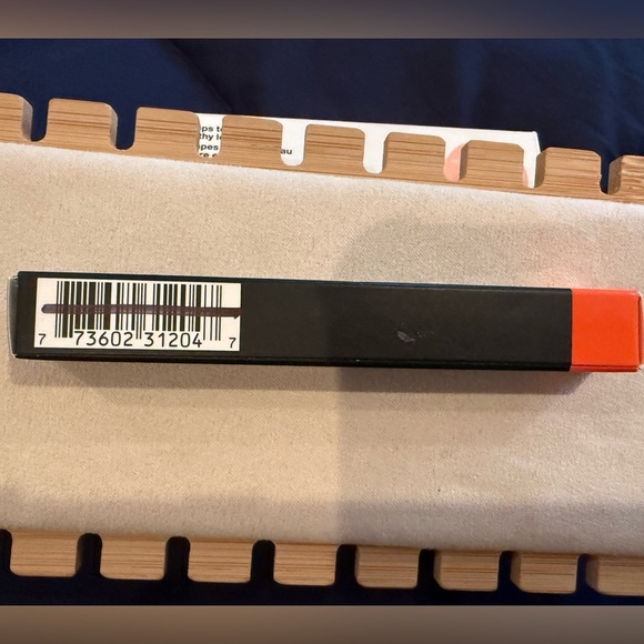 MAC Velvetease Lip Pencil – Temper Tantrum - Red - Brand New - Picture 5 of 7